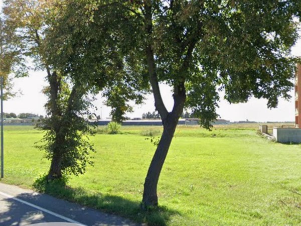 terreno edificabile in vendita a Trecate