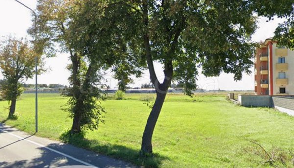 terreno edificabile in vendita a Trecate