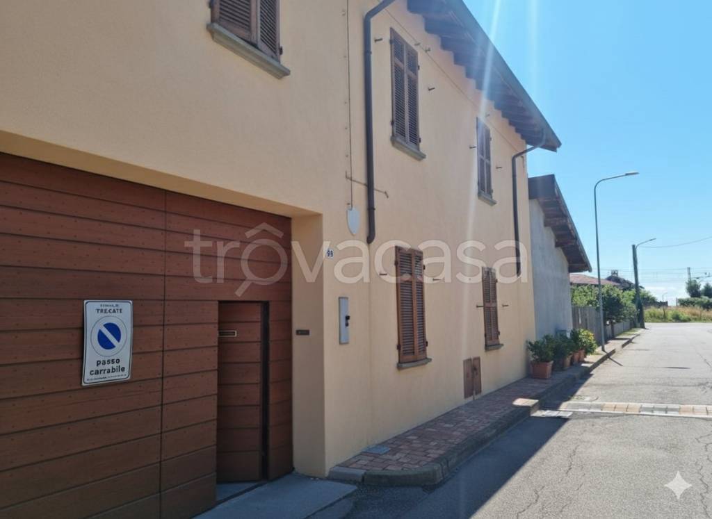 casa indipendente in vendita a Trecate