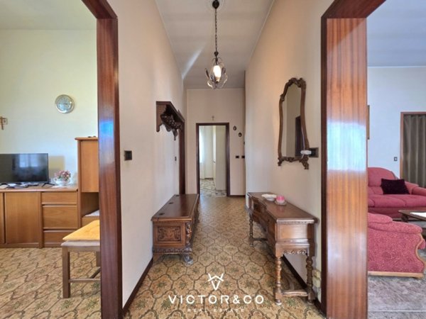 casa indipendente in vendita a Trecate