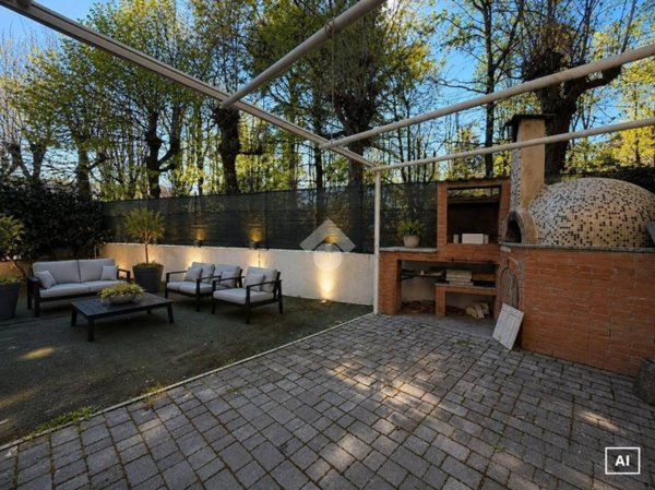 casa indipendente in vendita a Trecate