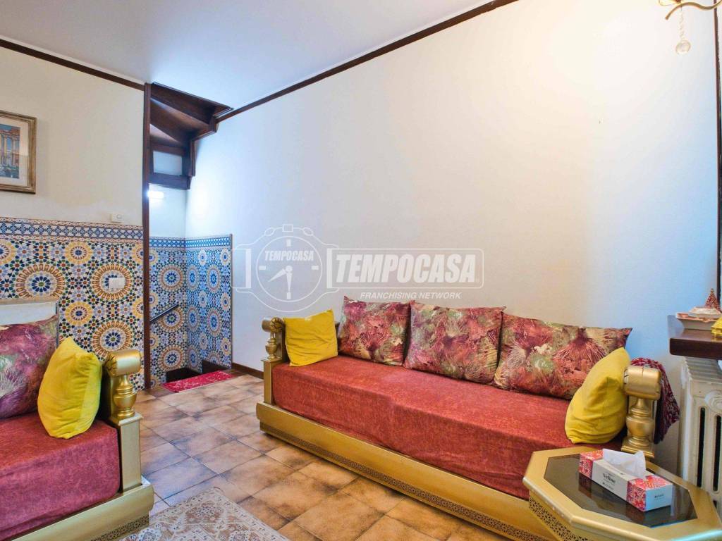 casa indipendente in vendita a Trecate