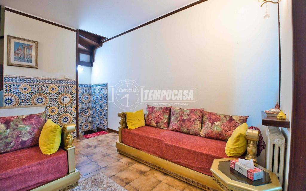 casa indipendente in vendita a Trecate