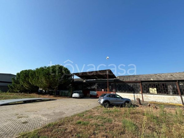 locale commerciale in vendita a Trecate