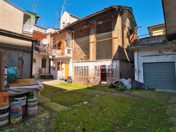 negozio in vendita a Trecate