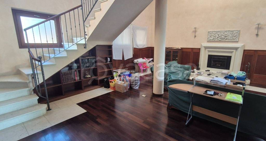 casa indipendente in vendita a Trecate