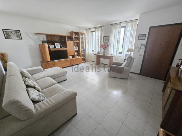 casa indipendente in vendita a Trecate