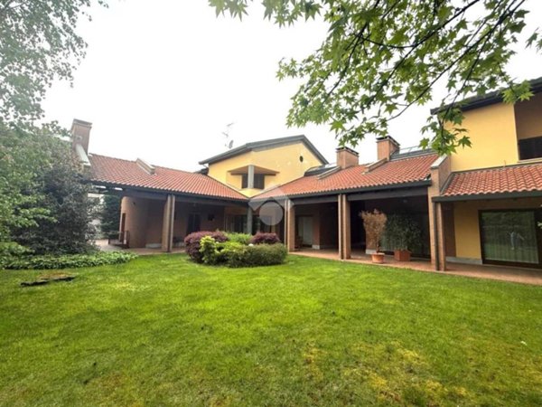 casa indipendente in vendita a Trecate