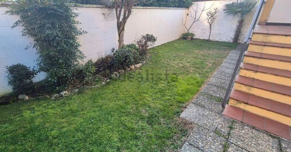casa indipendente in vendita a Trecate