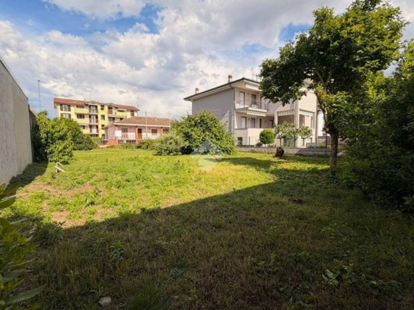 terreno edificabile in vendita a Trecate