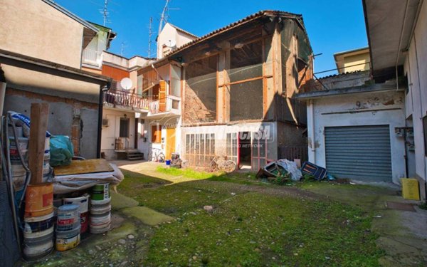 casa indipendente in vendita a Trecate