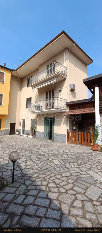 casa indipendente in vendita a Trecate