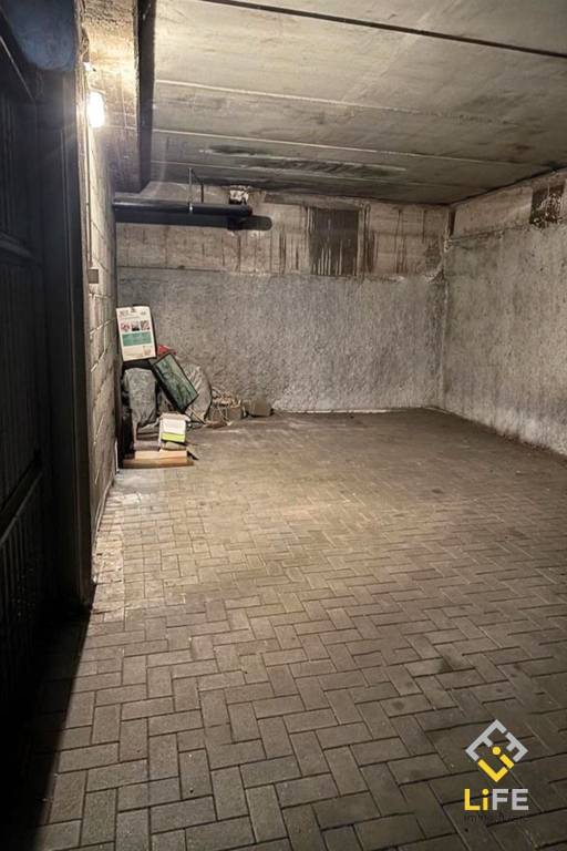locale di sgombero in vendita a Trecate