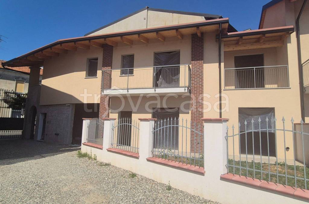 casa indipendente in vendita a Trecate