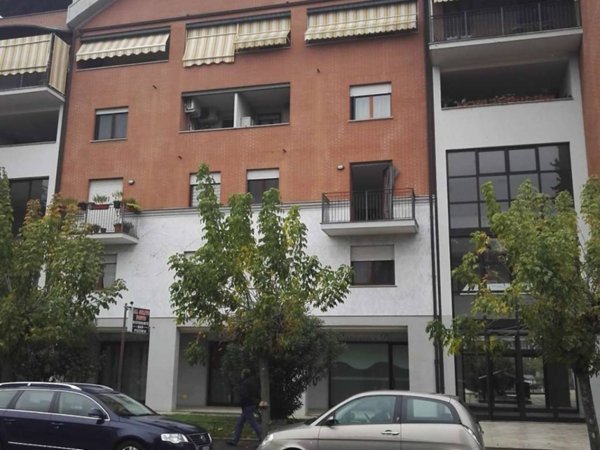 negozio in vendita a Trecate