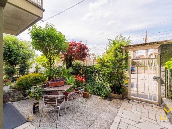 casa indipendente in vendita a Trecate