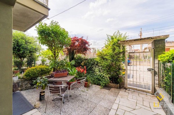 casa indipendente in vendita a Trecate