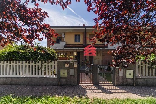 casa indipendente in vendita a Trecate
