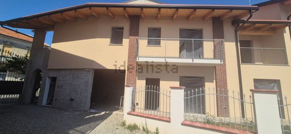 casa indipendente in vendita a Trecate