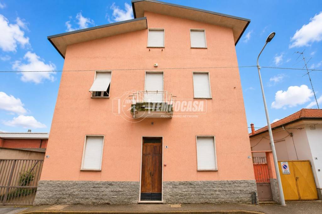 casa indipendente in vendita a Trecate