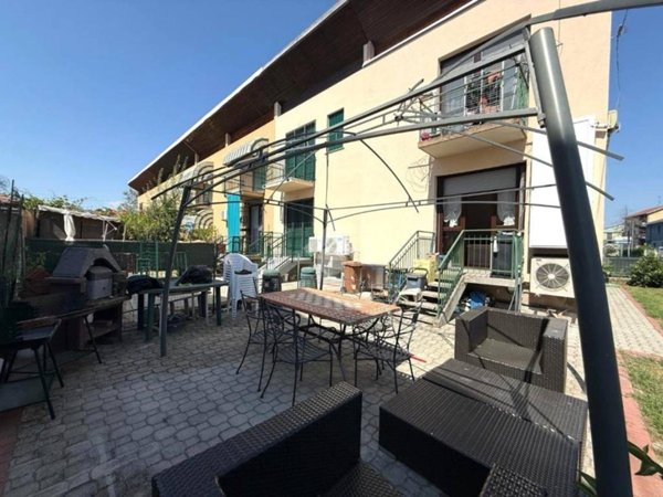 casa indipendente in vendita a Trecate