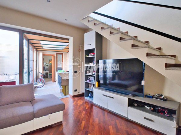 casa indipendente in vendita a Trecate