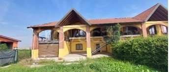 casa indipendente in vendita a Trecate