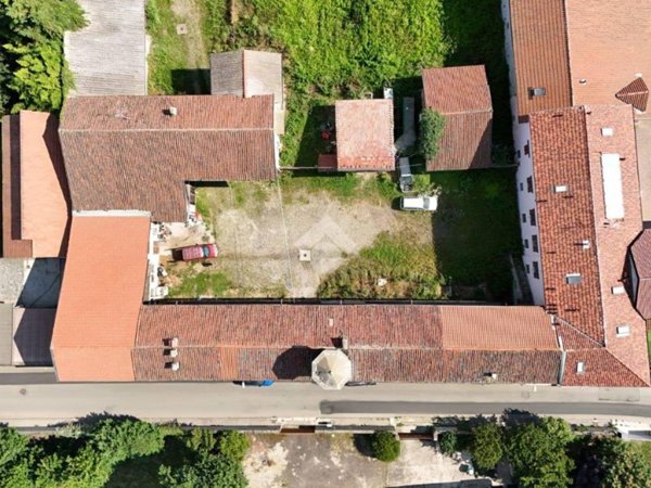 casa indipendente in vendita a Trecate
