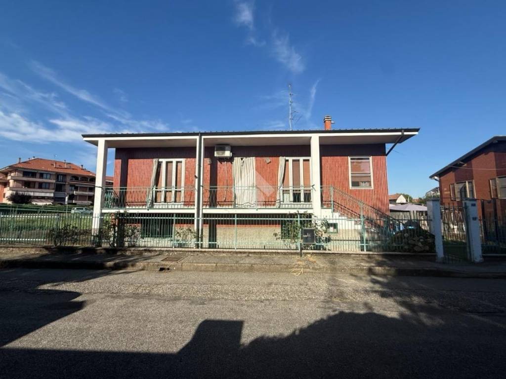 casa indipendente in vendita a Trecate