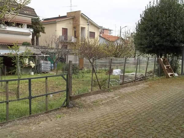 terreno edificabile in vendita a Trecate