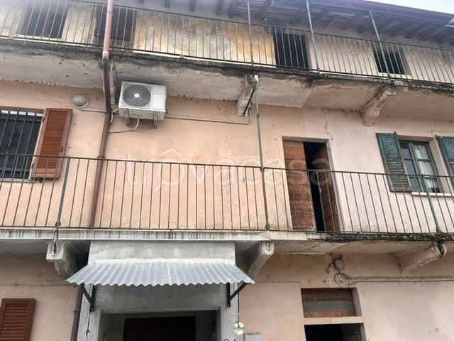 casa indipendente in vendita a Trecate