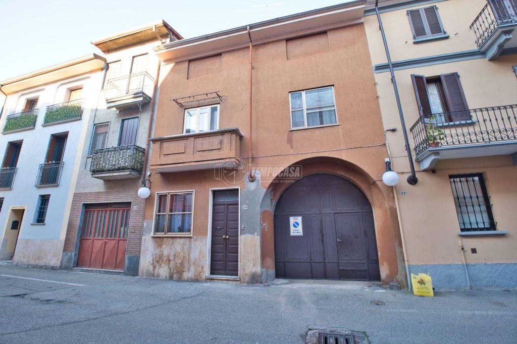 casa indipendente in vendita a Trecate