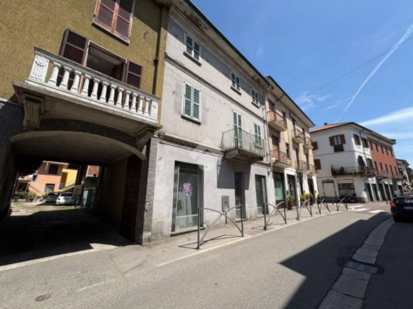 casa indipendente in vendita a Trecate