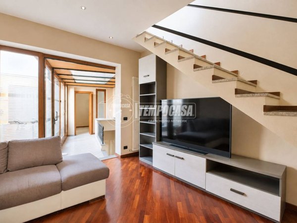 casa indipendente in vendita a Trecate