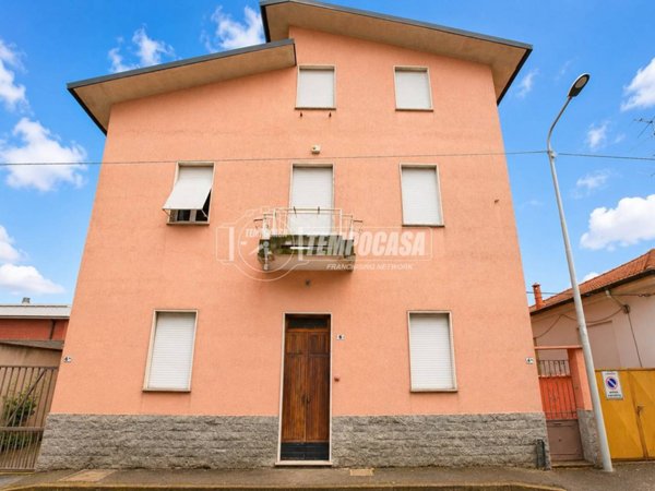 casa indipendente in vendita a Trecate