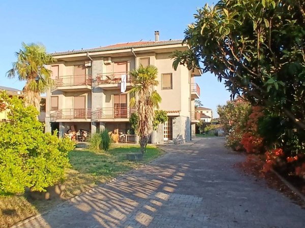 casa indipendente in vendita a Trecate