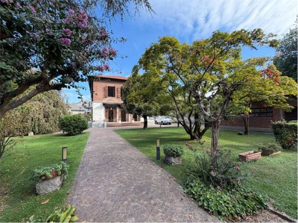 casa indipendente in vendita a Trecate