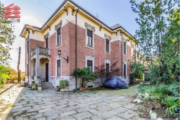 casa indipendente in vendita a Trecate