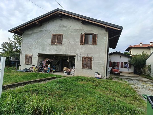 casa indipendente in vendita a Trecate