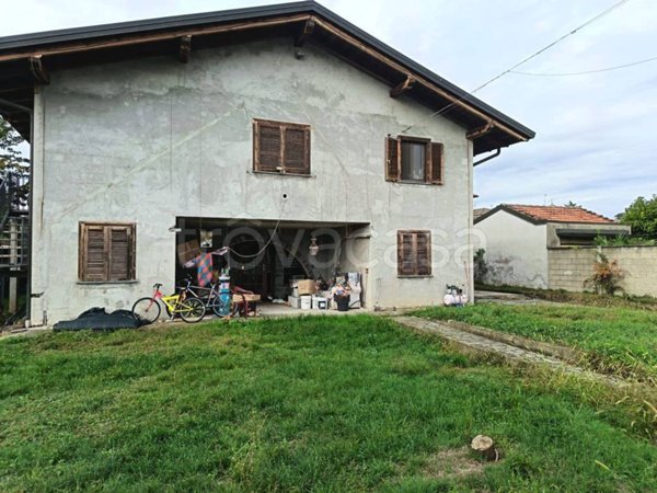casa indipendente in vendita a Trecate