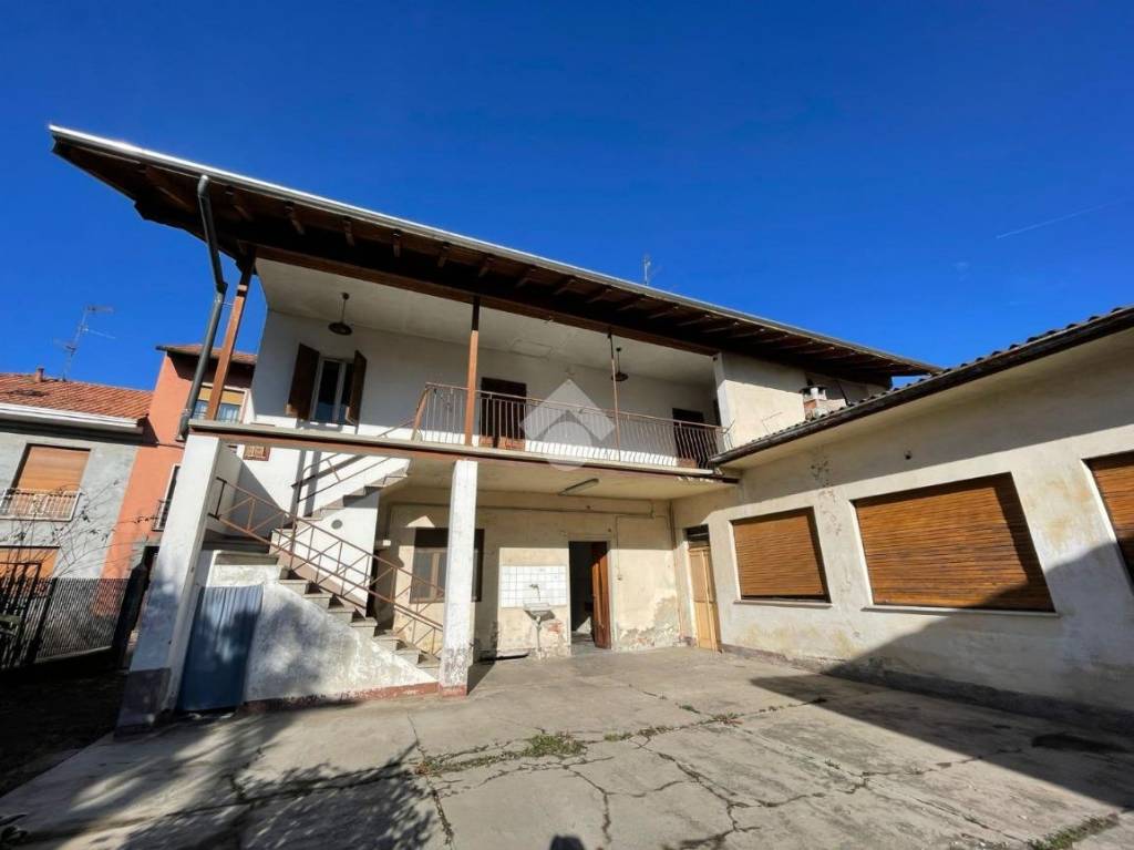 casa indipendente in vendita a Vaprio d'Agogna