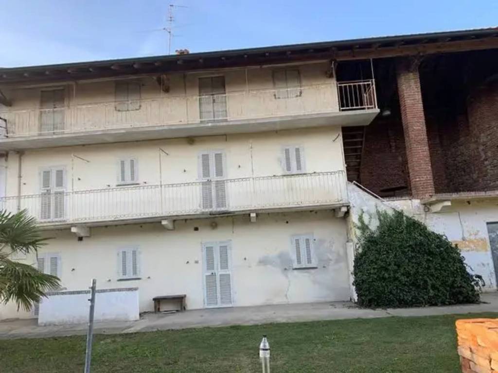 casa indipendente in vendita a Vaprio d'Agogna