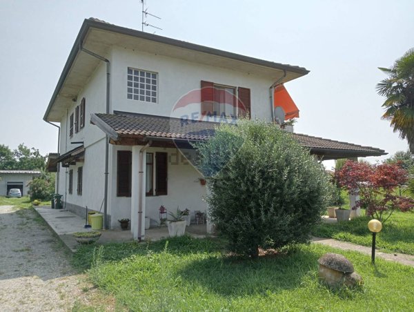 pentavano in vendita a Vaprio d'Agogna
