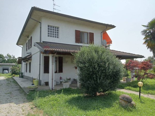 casa indipendente in vendita a Vaprio d'Agogna