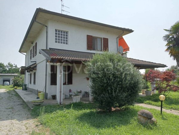 casa indipendente in vendita a Vaprio d'Agogna