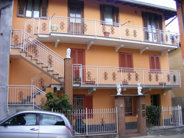 casa indipendente in vendita a Varallo Pombia