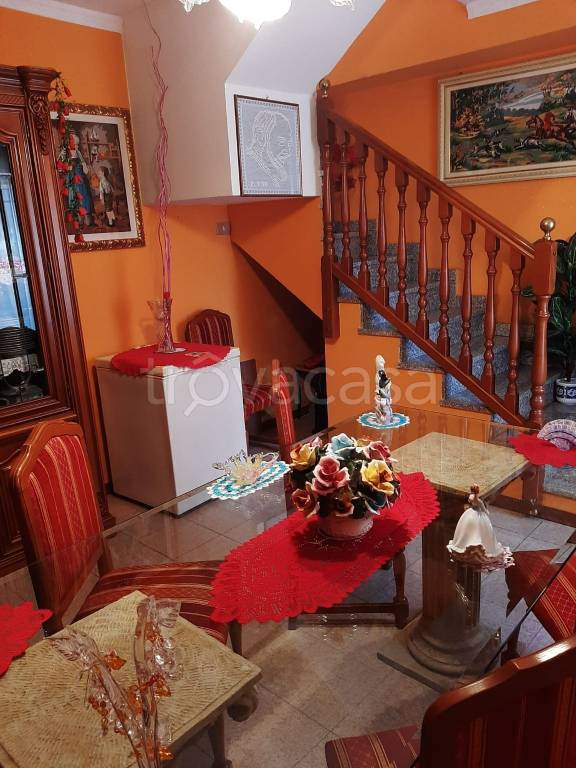casa indipendente in vendita a Varallo Pombia
