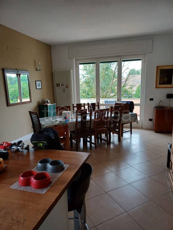 casa indipendente in vendita a Varallo Pombia