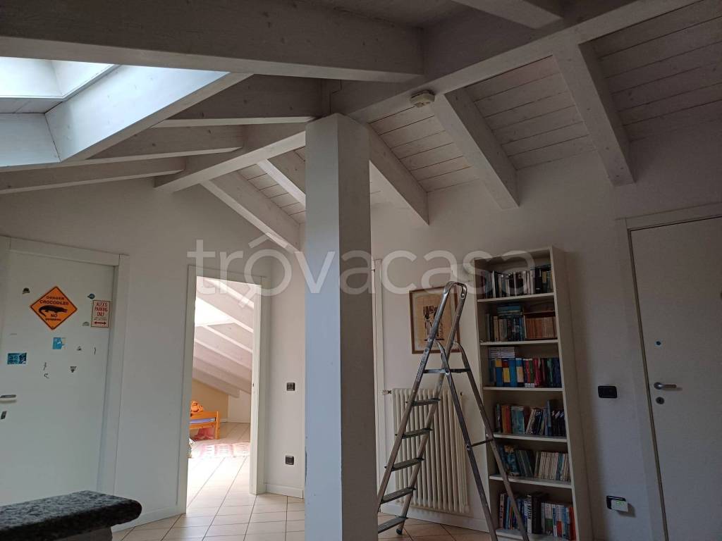 casa indipendente in vendita a Varallo Pombia