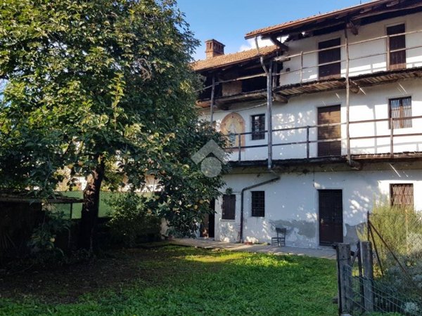 casa indipendente in vendita a Varallo Pombia